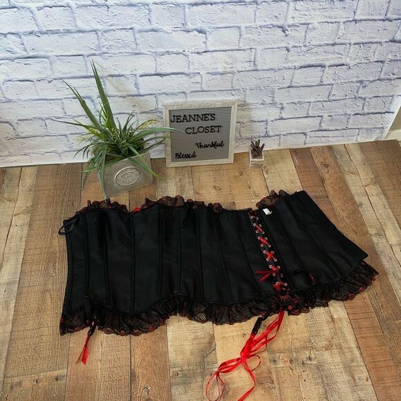 Red & black corset goth steampunk - Picture 8 of 8